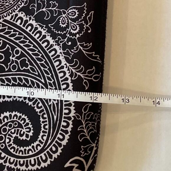 i.e. Neoprene Laptop Messenger Bag Removable Strap, Black, White, Pink Paisley - Picture 9 of 11